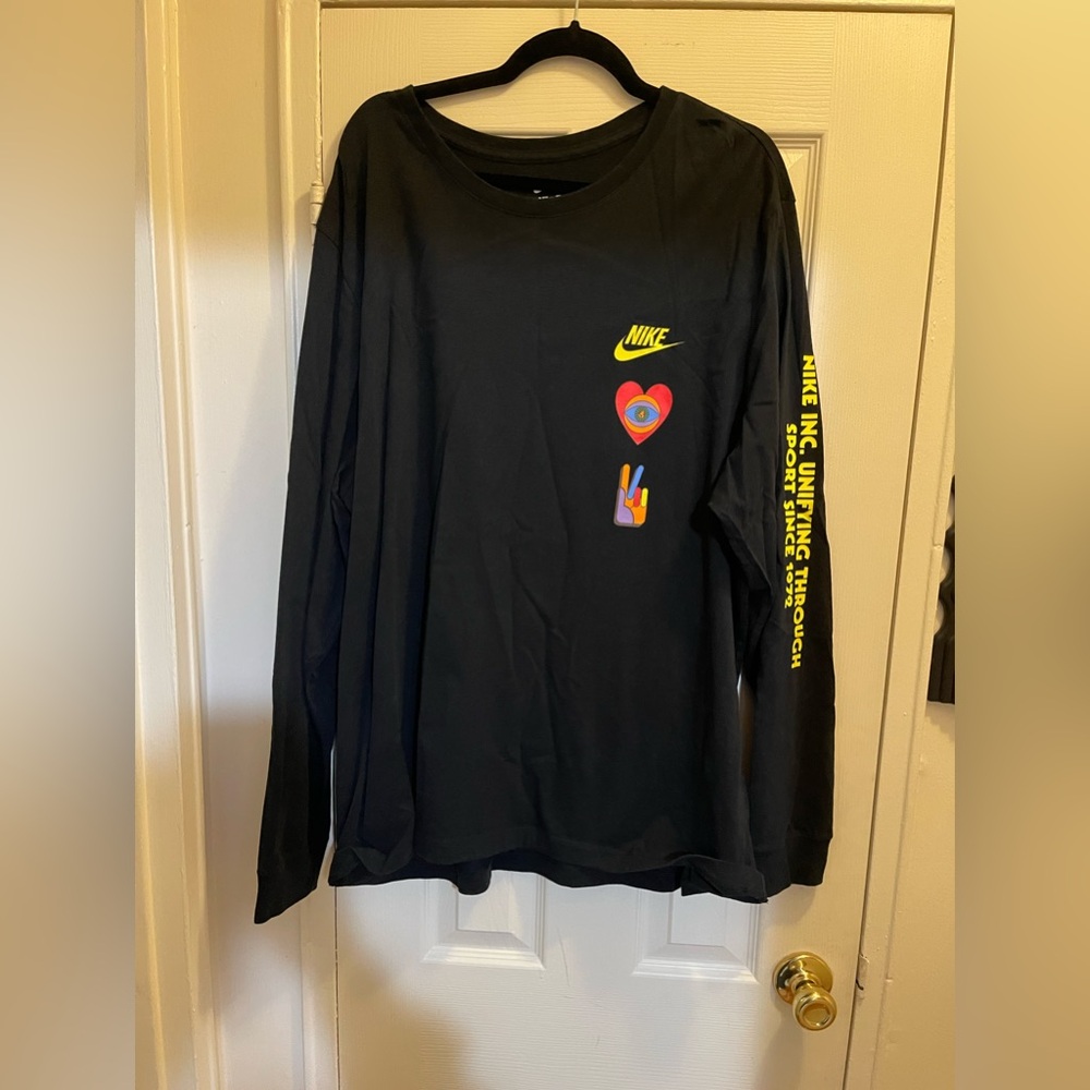 Nike Men’s Big and Tall Long Sleeve T-Shirt, size 3XL, true to size